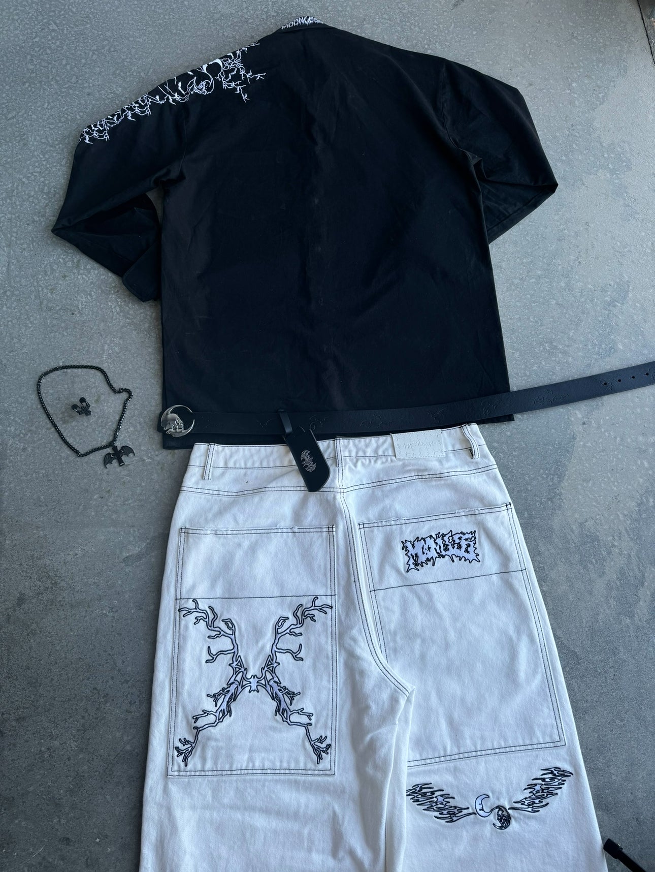 (PRE ORDER) WHITE POISON WORLD Baggy jeans