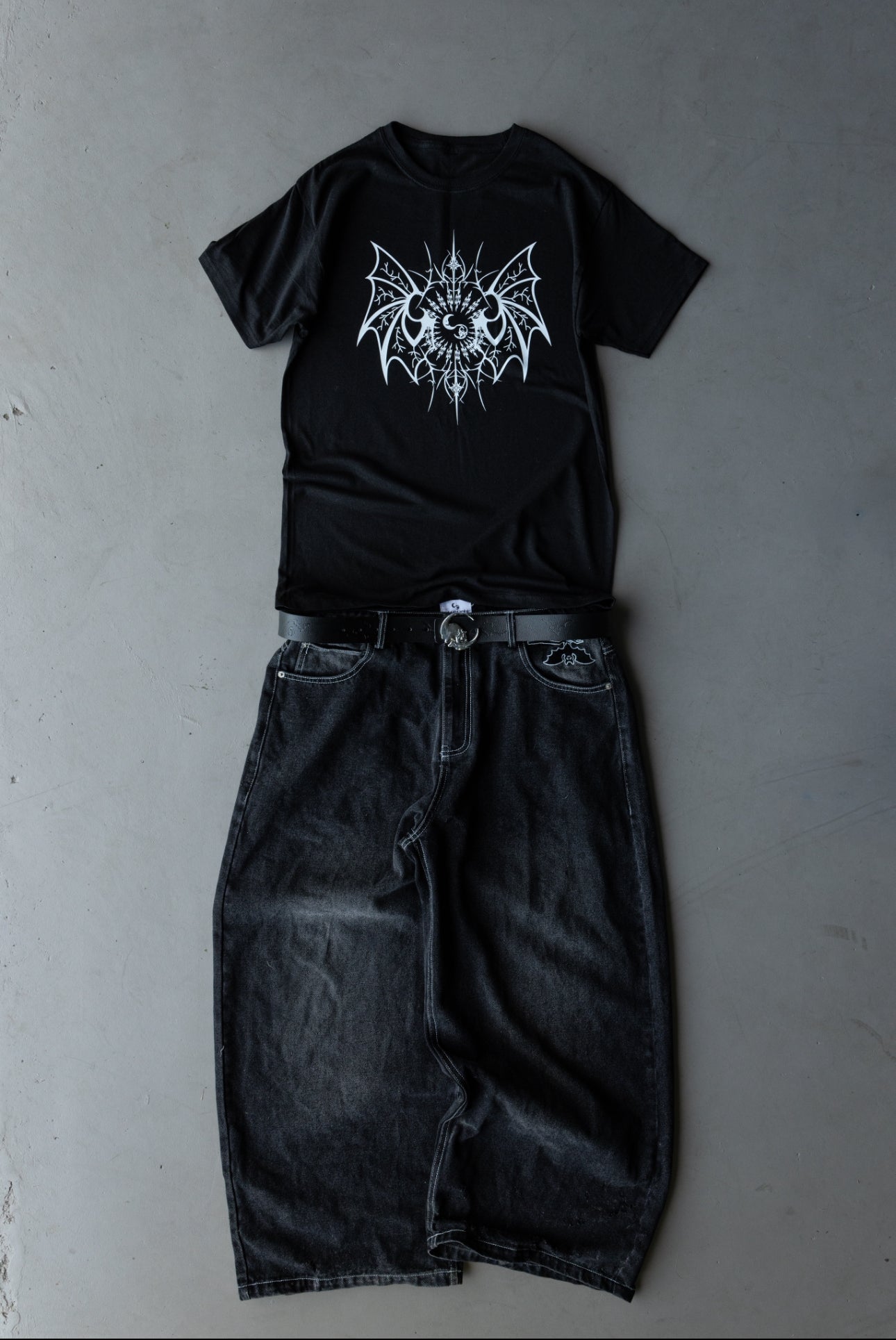 FLYING MOON - T-Shirt