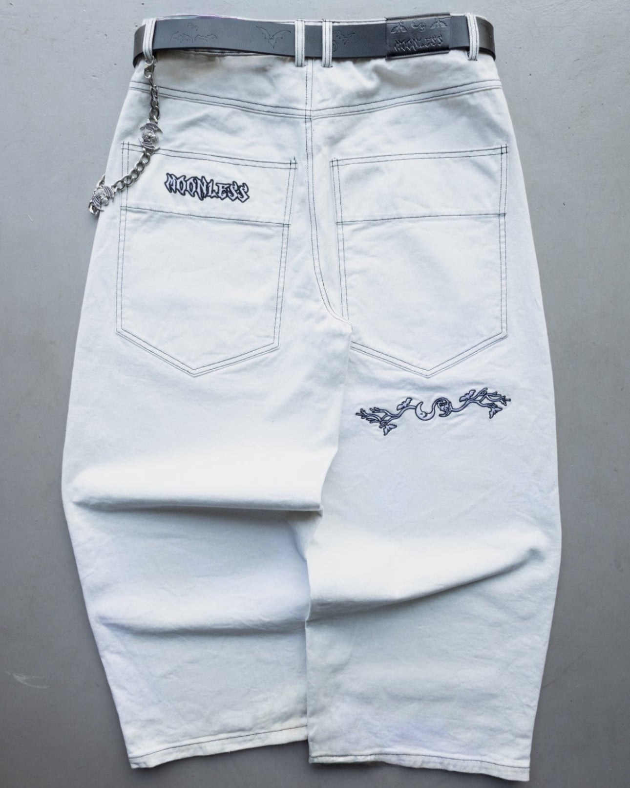 WHITE Moon Hunt - Baggy Pants