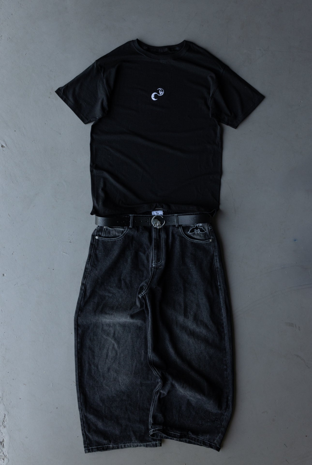 EMBROIDERED MOON LOGO - T-Shirt