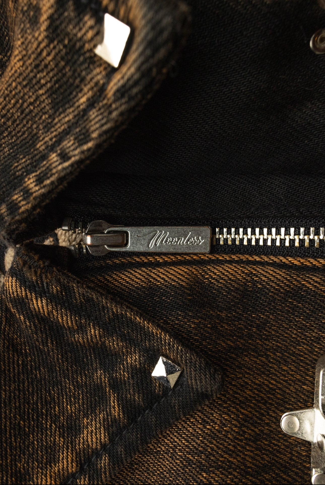 BROWN - SANS LUMIERE PERSISTANT - Studded Contrast Denim - Clip Jacket
