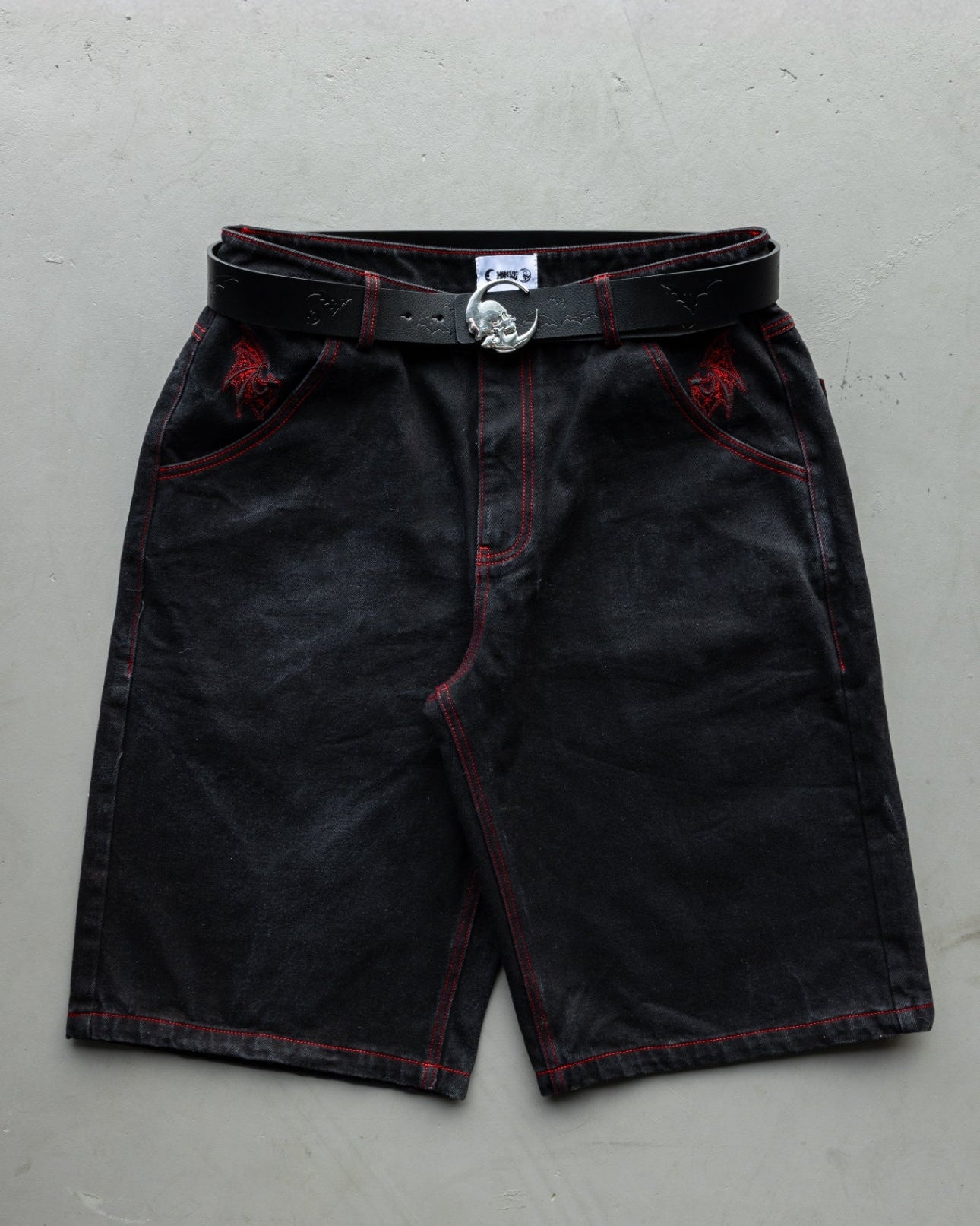 BLACK AND RED Moon Hunt - Jorts