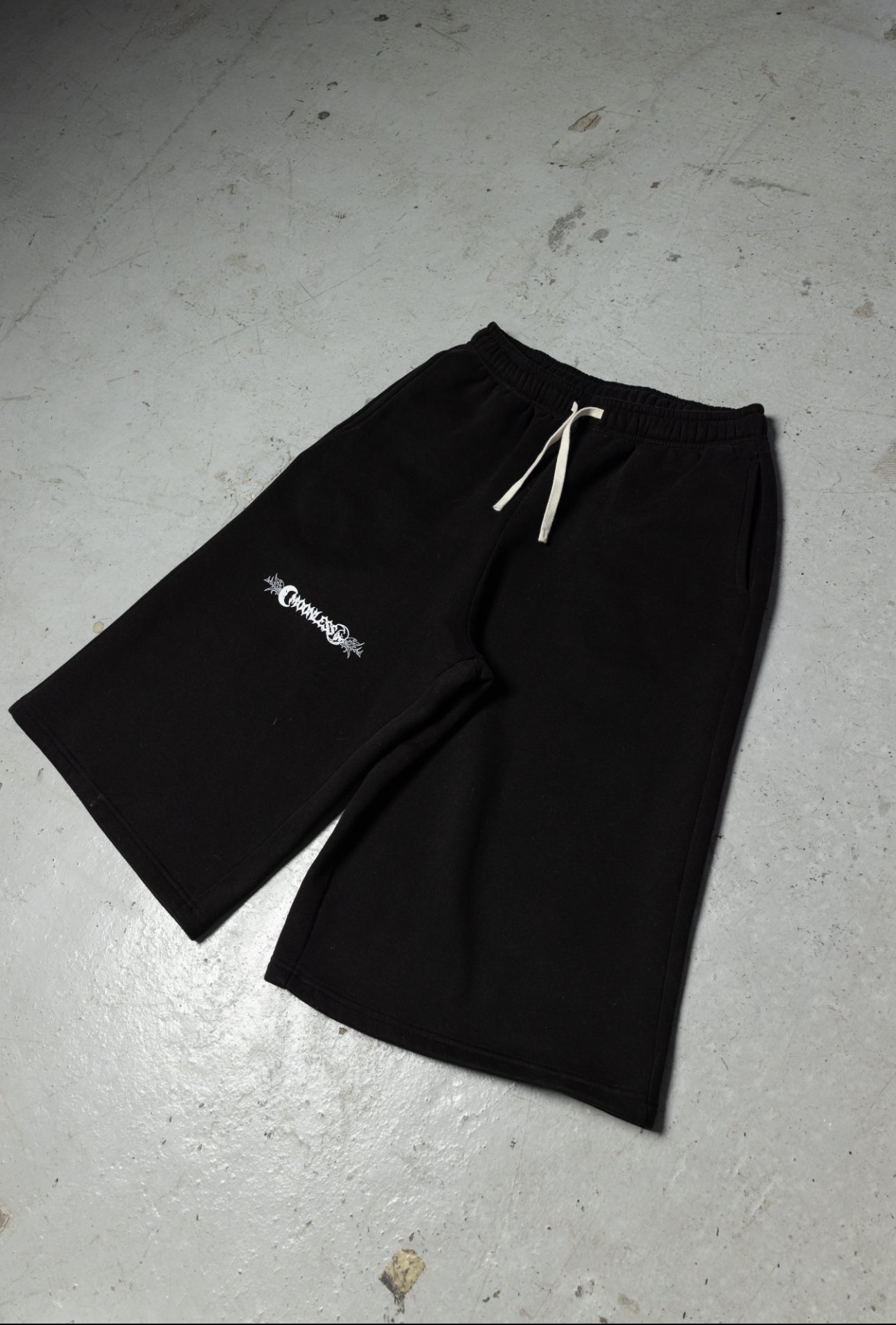 DAYDREAM - 3/4 Capri Sweatshorts