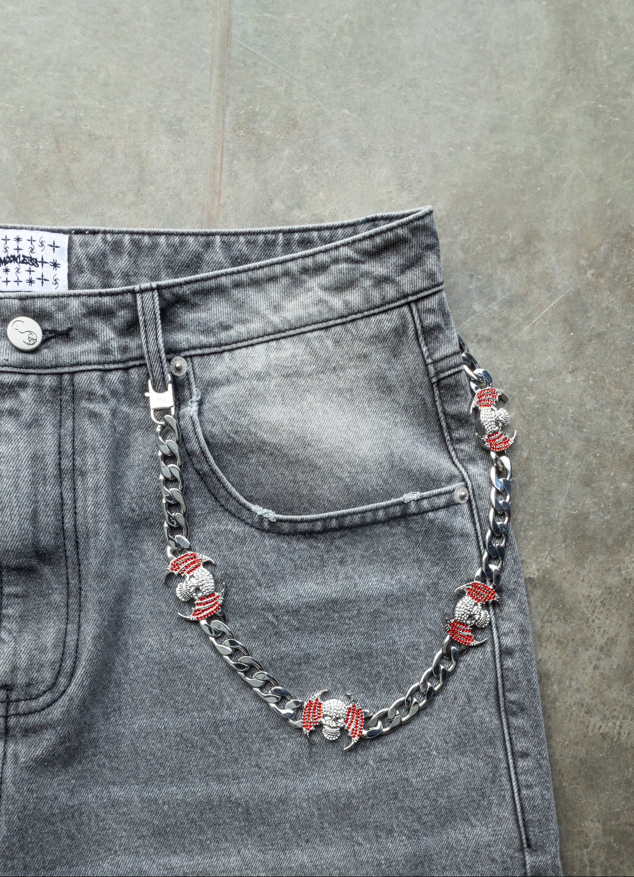 FLYING SKULL. Red Wallet Chain