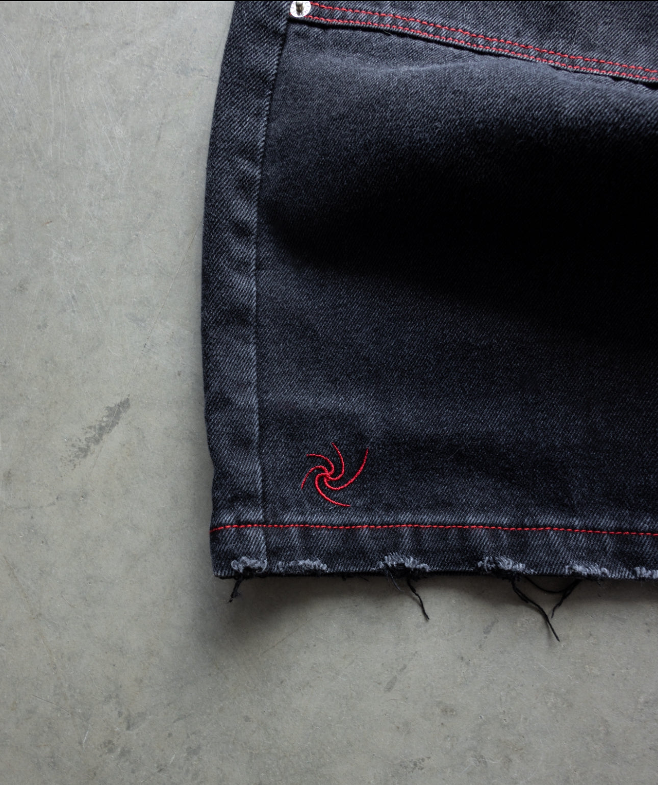 (PRE ORDER) RED POISON WORLD Baggy jeans
