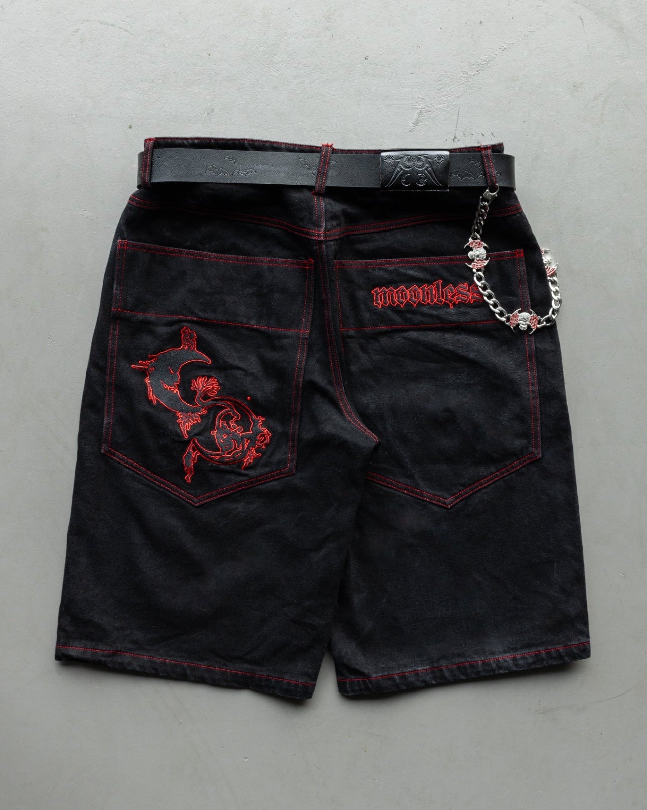 BLACK AND RED Moon Hunt - Jorts