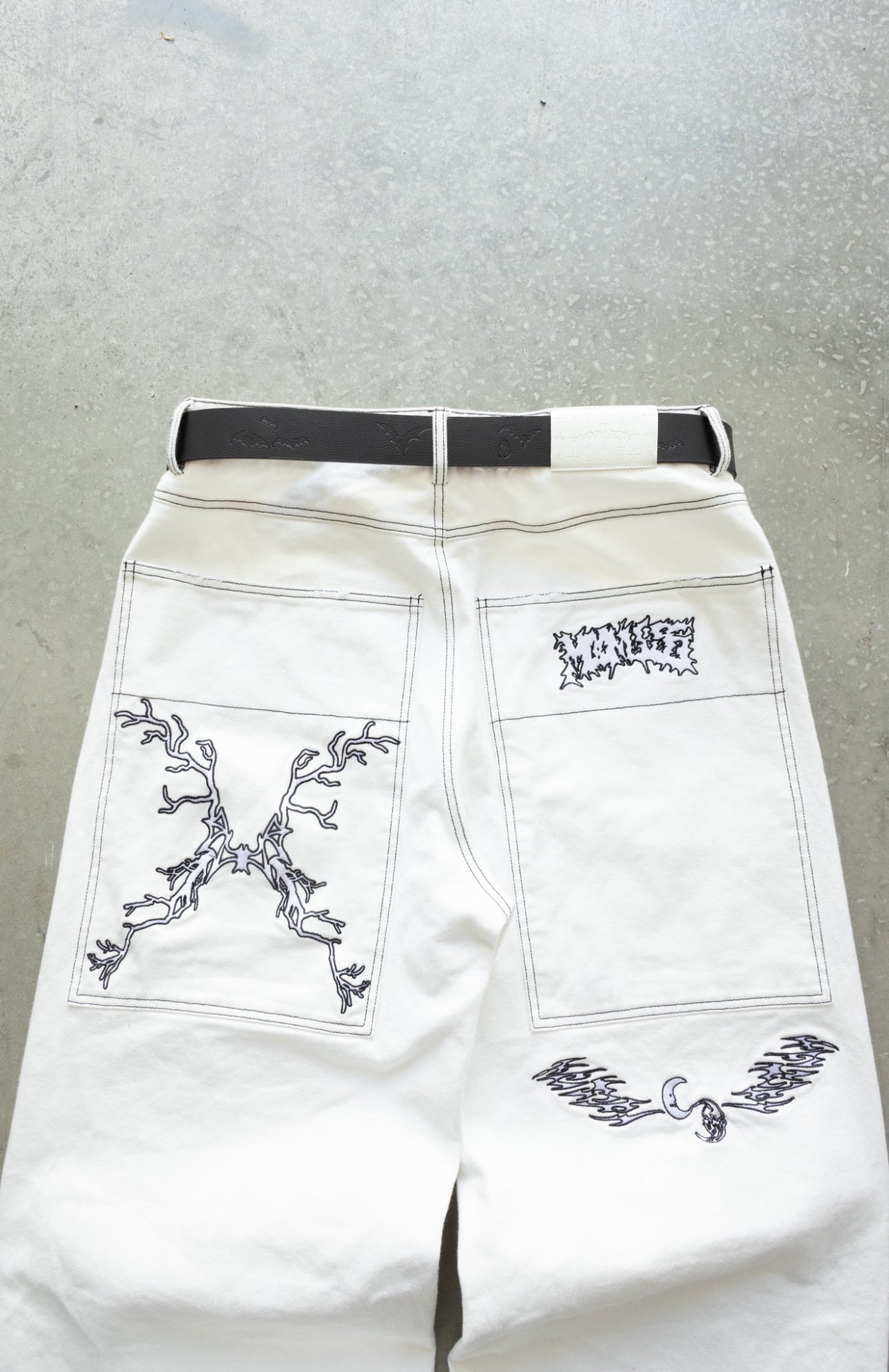 (PRE ORDER) WHITE POISON WORLD Baggy jeans
