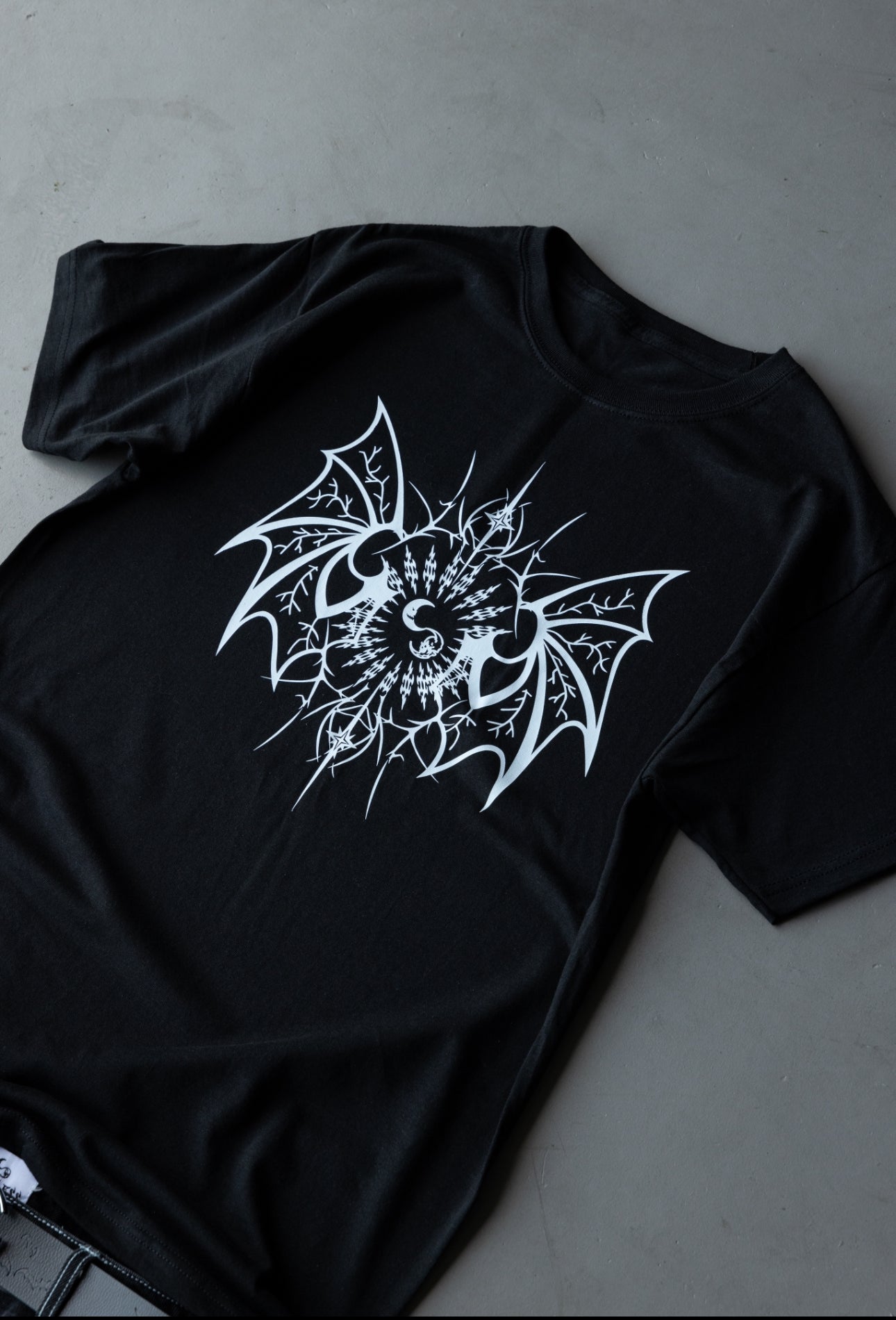 FLYING MOON - T-Shirt