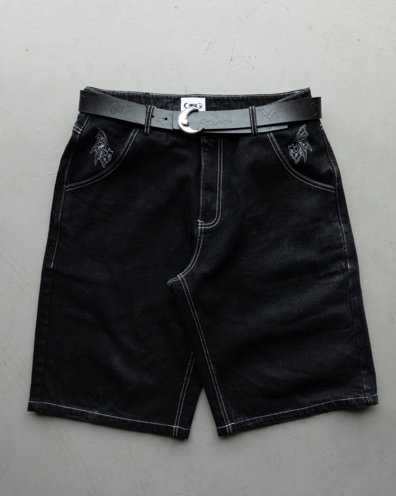 BLACK AND WHITE Moon Hunt - Jorts