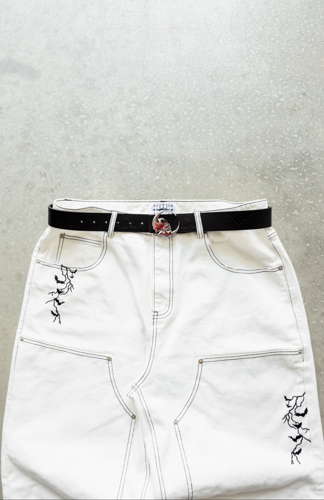 (PRE ORDER) WHITE POISON WORLD Baggy jeans