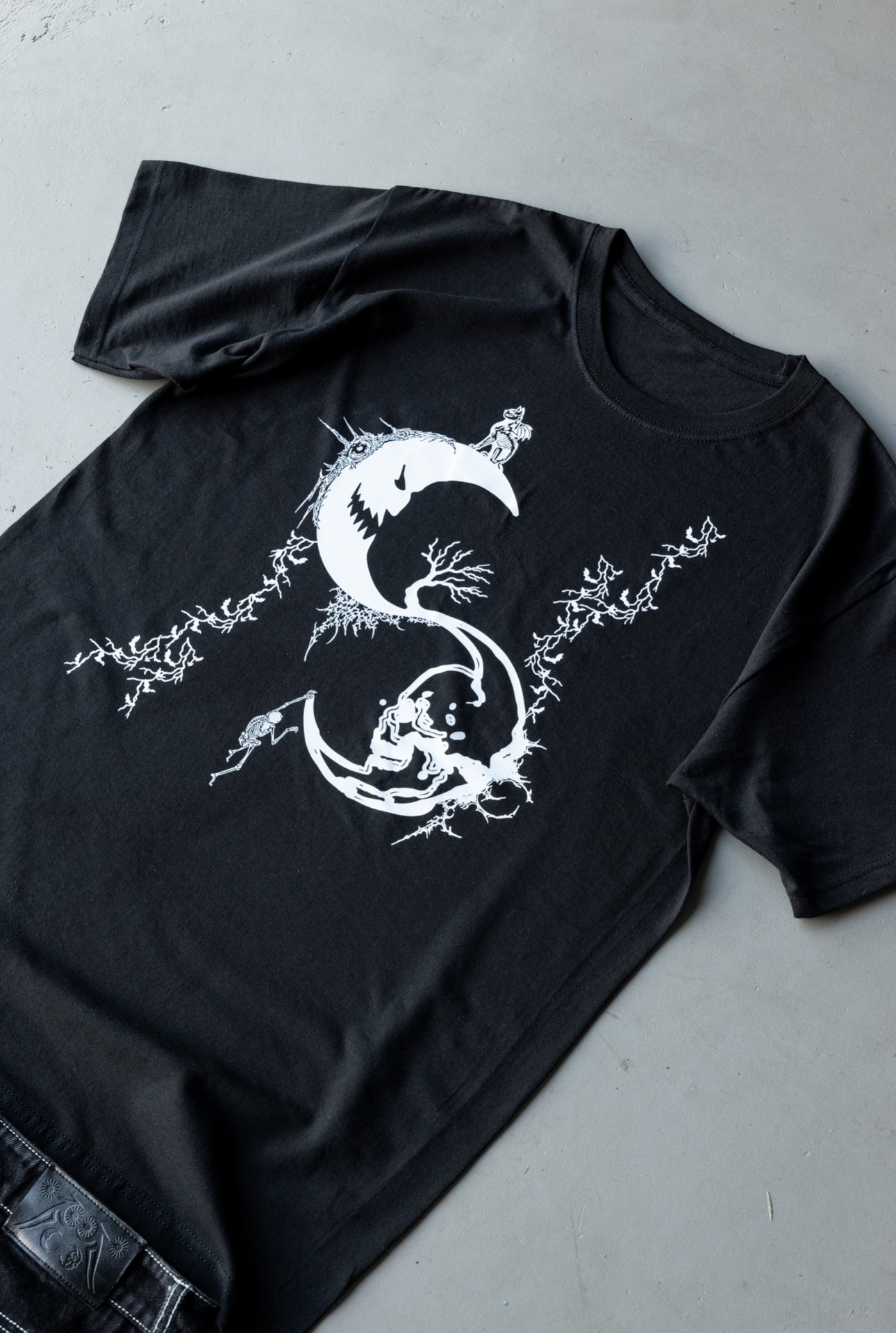 UNKNOWN MOON - T-Shirt